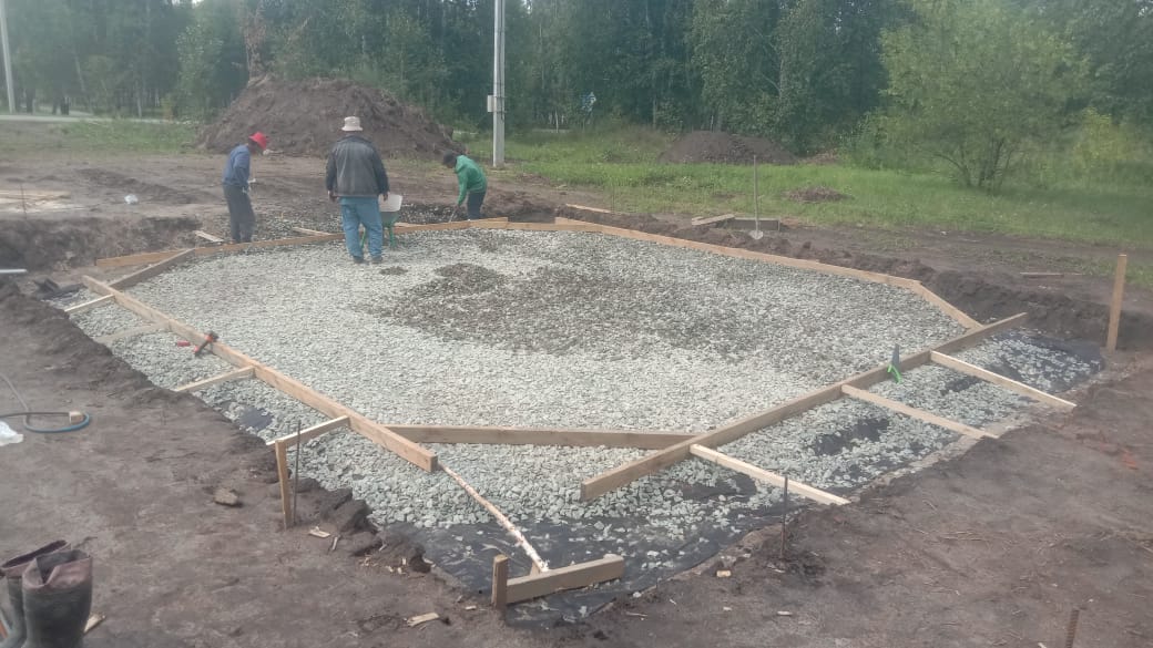 Продолжается подготовка фундамента