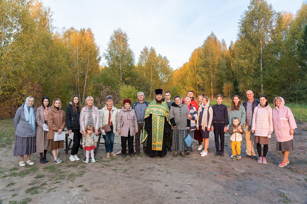 Первый молебен на месте строительства