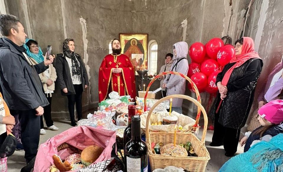 Пасхальные яства освятили будущим прихожанам
