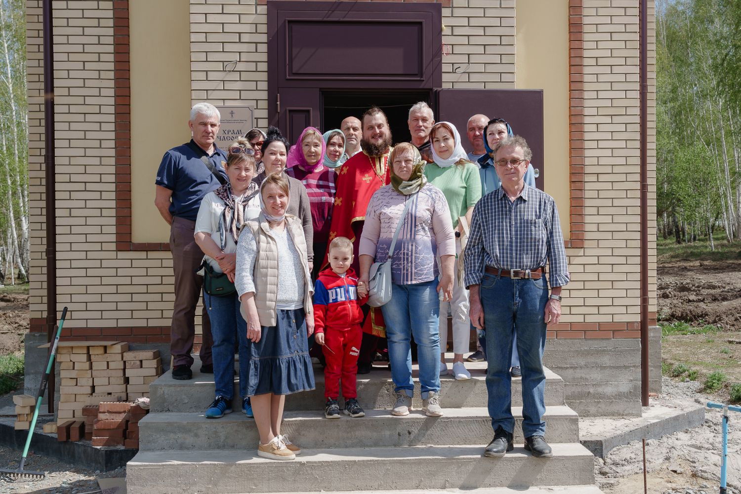 Прихожане помянули усопших в день Радоницы