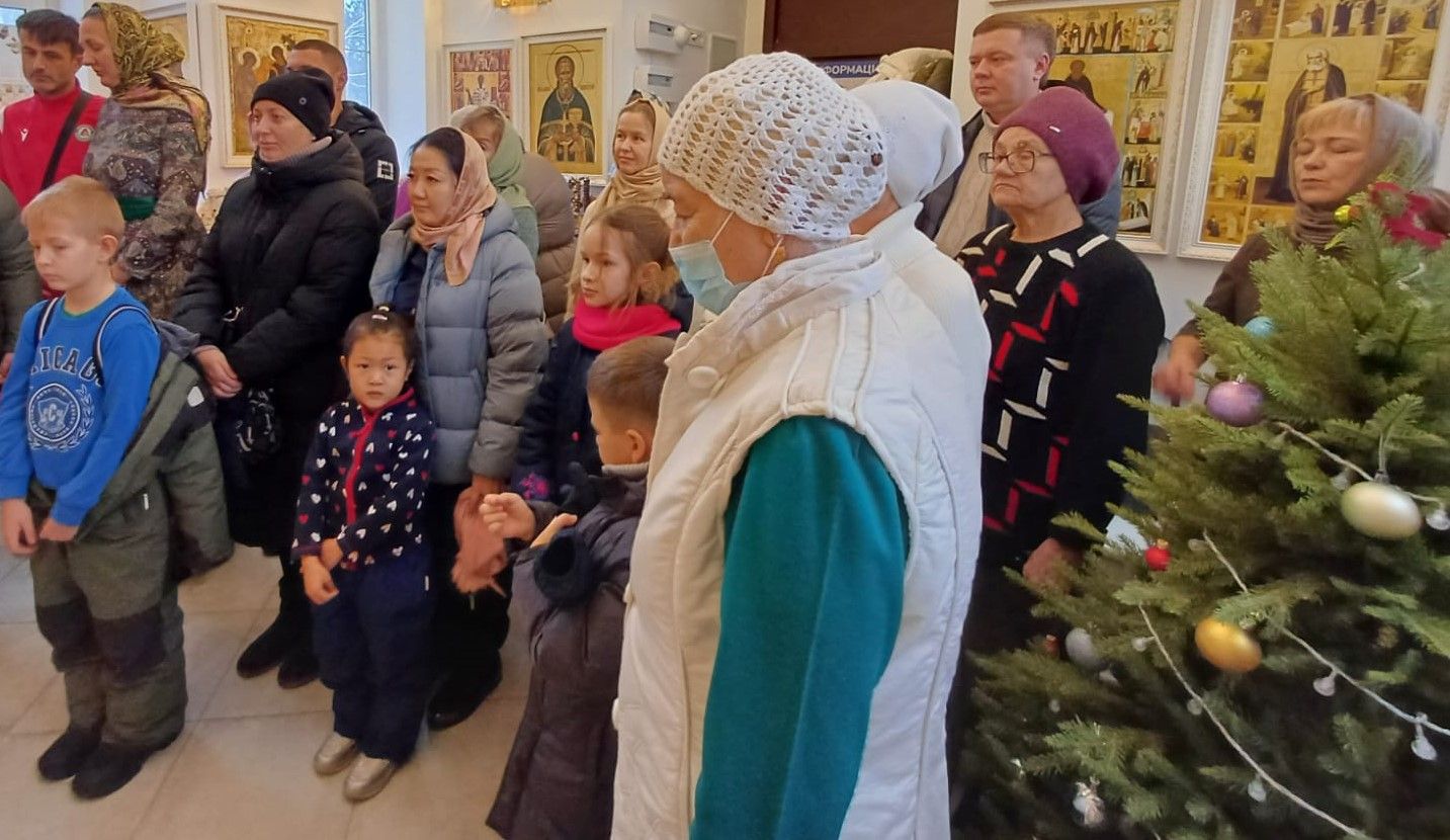 Новогодний молебен в храме Петра и Февронии