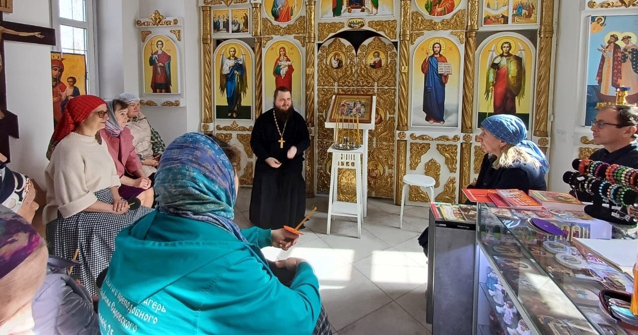Беседа настоятеля с прихожанами прошла в храме-часовне