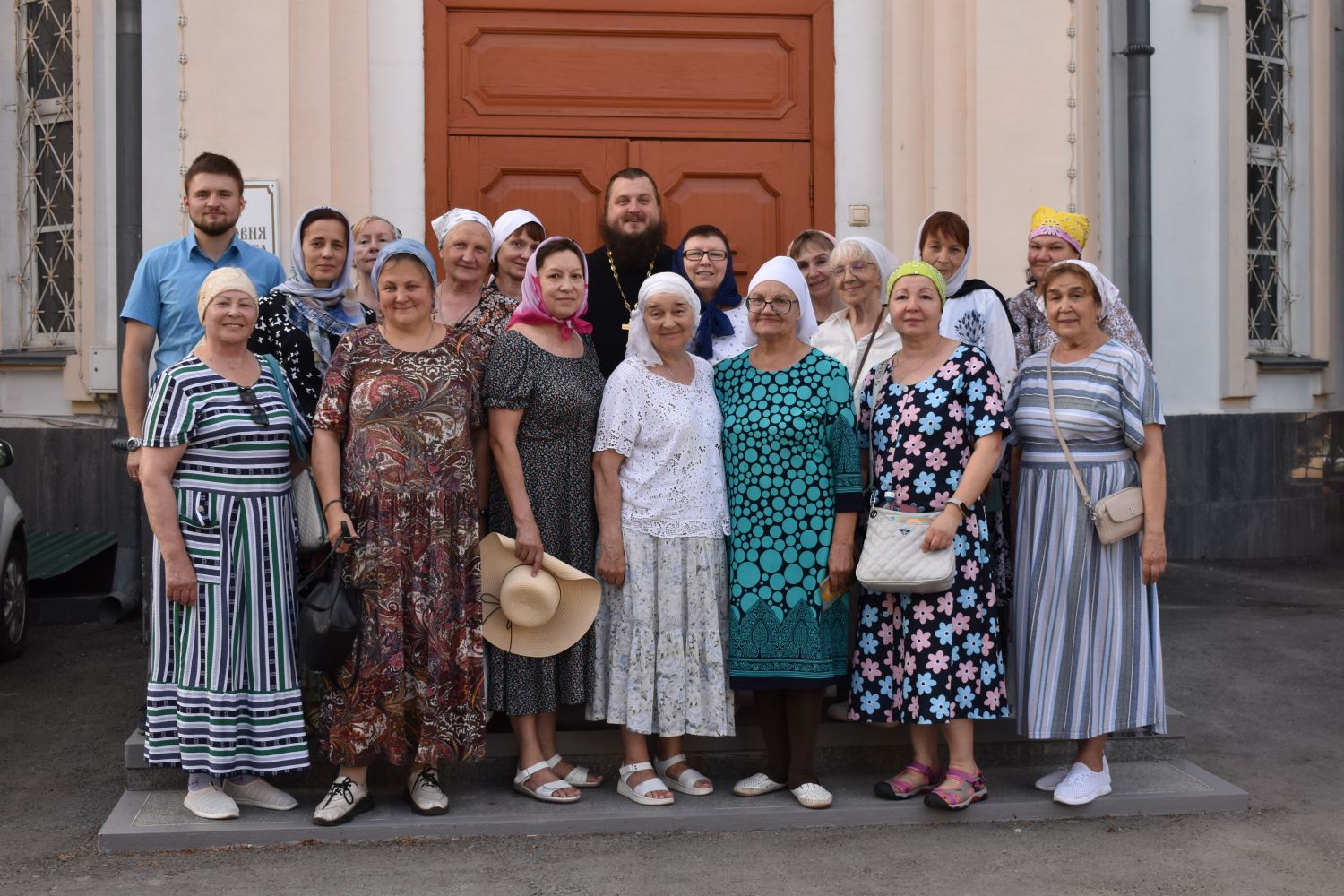 Духовенство и прихожане храма-часовни поклонились мощам Матроны Московской