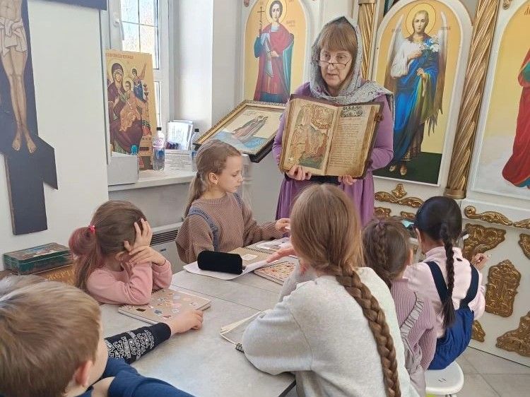 Урок о православной книге состоялся в детской Воскресной группе